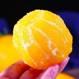 橙小妹赣南脐橙带箱10斤(净重9.2斤)橙子果香浓郁，果肉细腻多汁