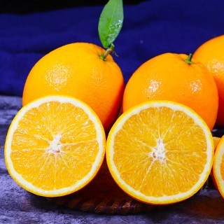 橙小妹赣南脐橙带箱5斤(净重4.8斤)橙子果香浓郁，果肉细腻多汁